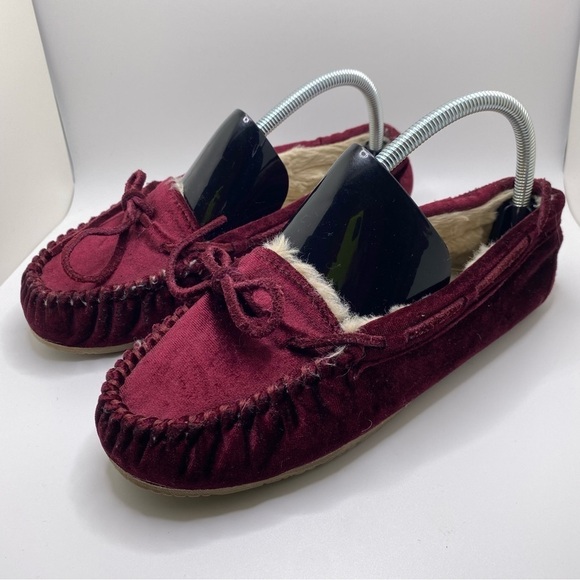 MINNETONKA Moccasins Women’s Size 9 Red Velour Cally slipper - Picture 4 of 9